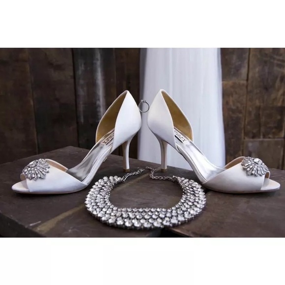 New Zara Crystal Statement Necklace in Silver - Picture 2 of 7